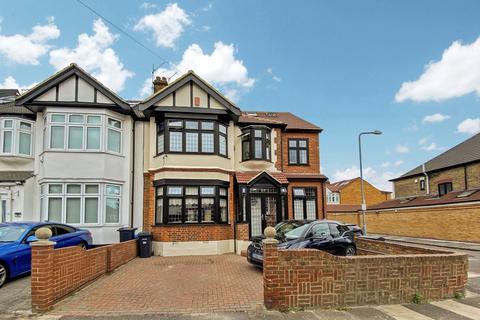 6 bedroom end of terrace house for sale, Fernhall Drive, REDBRIDGE, IG4