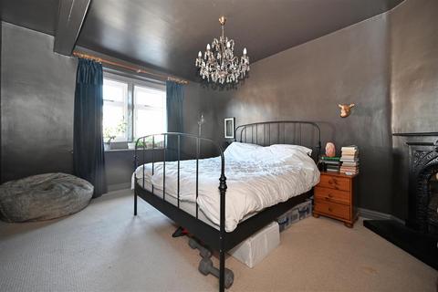 39 Back Lane, Guiseley, Leeds, LS20 8EA