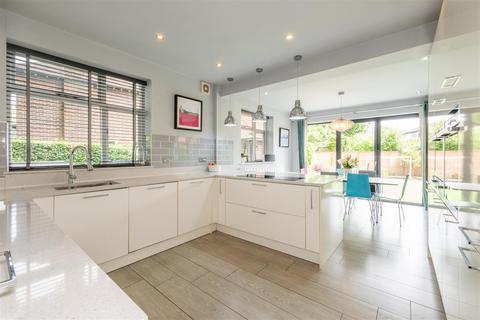 5 bedroom detached house for sale, Woodlands Parkway, Timperley, Altrincham