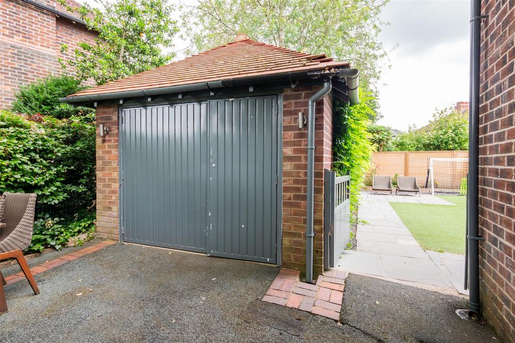 Detached Garage