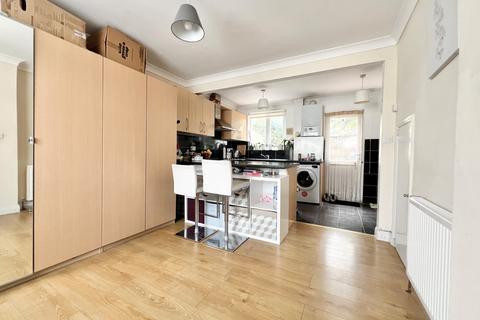 3 bedroom terraced house for sale, Hood Avenue, Southgate, N14