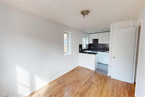 1 bedroom apartment for sale, Beauford Close, Chingford, London, E4