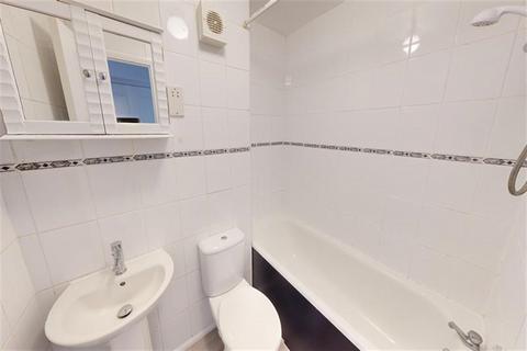 1 bedroom apartment for sale, Beauford Close, Chingford, London, E4