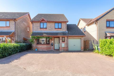 4 bedroom detached house for sale, Maden Close, Wymondham