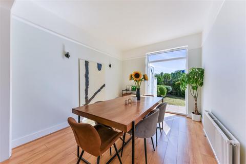 2 Ashcombe Road, London, SW19 8JR