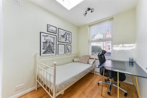 2 Ashcombe Road, London, SW19 8JR