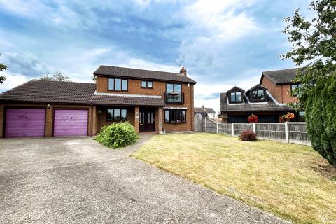 3 bedroom detached house for sale, Farndale Way, DN15