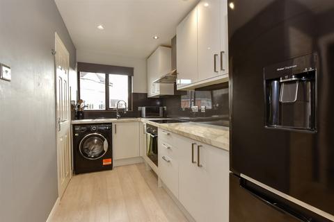 1 bedroom maisonette for sale, Radwinter Avenue, Wickford, Essex