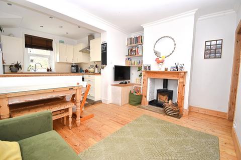 25 Callis Road, London, E17 8PN