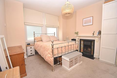 25 Callis Road, London, E17 8PN