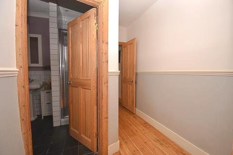25 Callis Road, London, E17 8PN