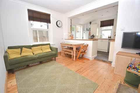 25 Callis Road, London, E17 8PN
