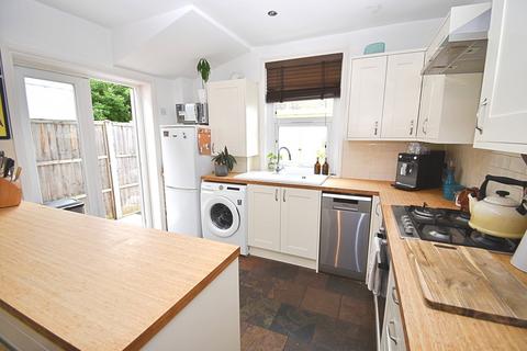 25 Callis Road, London, E17 8PN