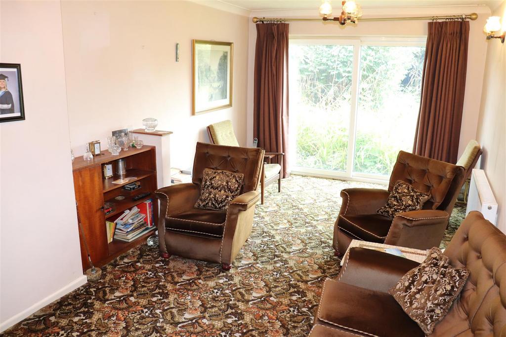 Extended lounge