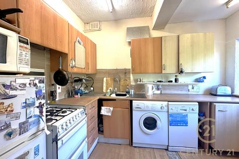 65 Howard Road, New Malden, KT3 4EB