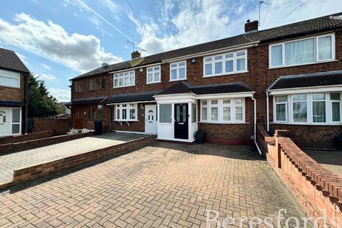 3 bedroom terraced house for sale, Newtons Close, Rainham, RM13