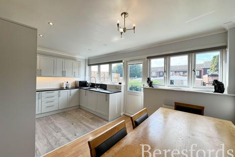 23 Newtons Close, Rainham, RM13 7AX