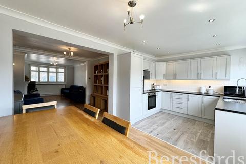 23 Newtons Close, Rainham, RM13 7AX