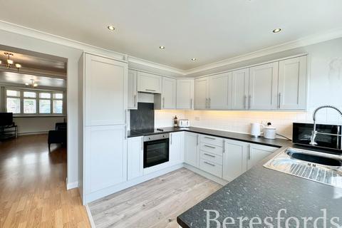 23 Newtons Close, Rainham, RM13 7AX