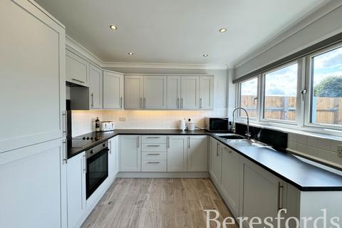 23 Newtons Close, Rainham, RM13 7AX