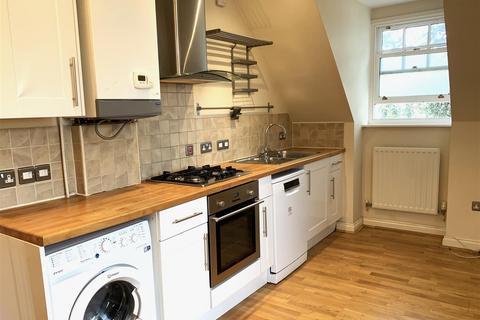 2 bedroom flat to rent, West Avenue, Worthing, BN11 5LY