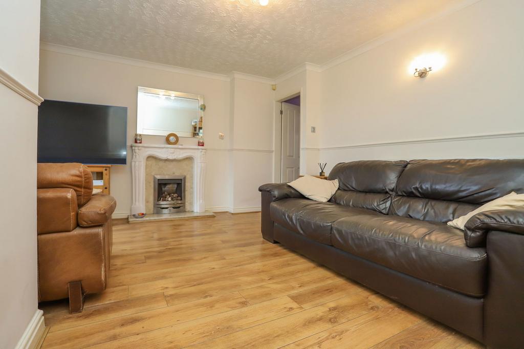 Queens Drive, Rowley Regis B65 3 bed detached house for sale £260,000