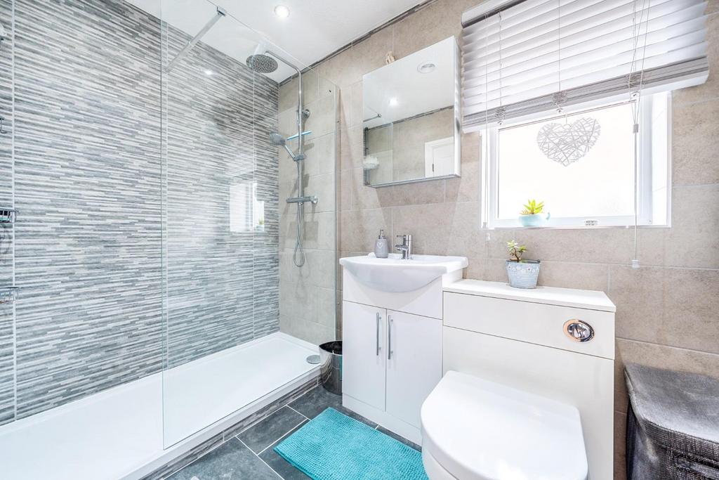 SHOWER ROOM.jpg