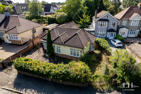 2 bedroom detached bungalow for sale, Walden Way, Hornchurch