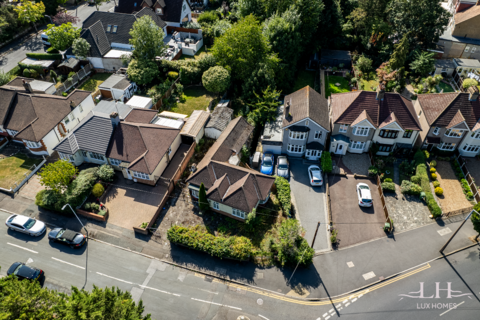 2 bedroom detached bungalow for sale, Walden Way, Hornchurch