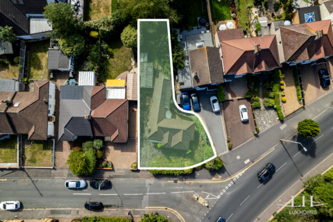 2 bedroom detached bungalow for sale, Walden Way, Hornchurch