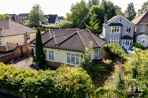 2 bedroom detached bungalow for sale, Walden Way, Hornchurch