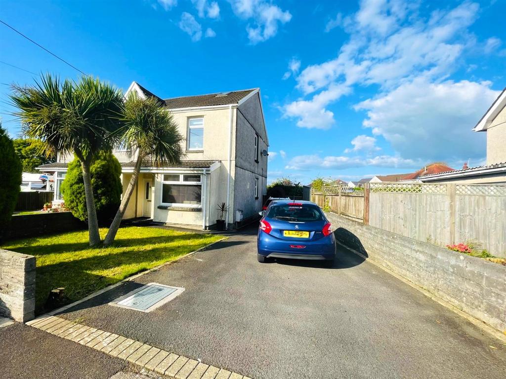 Pengry Road, Loughor, Swansea 3 bed semidetached house for sale £195,000