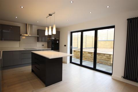 5 bedroom detached house to rent, Moorview Villas, Westfield Lane