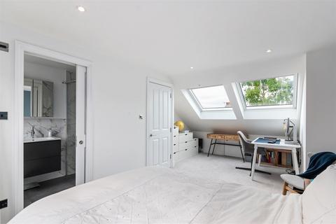 65 Aston Road, London, SW20 8BG