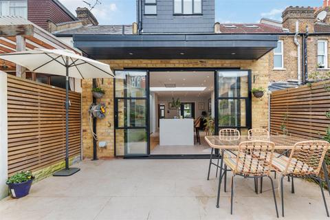 65 Aston Road, London, SW20 8BG