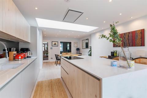 65 Aston Road, London, SW20 8BG