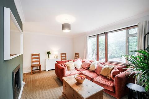 2 bedroom flat for sale, Buxton House, Buxton Drive, Snaresbrook