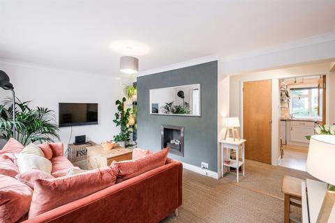 2 bedroom flat for sale, Buxton House, Buxton Drive, Snaresbrook