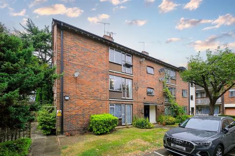 2 bedroom flat for sale, Buxton House, Buxton Drive, Snaresbrook