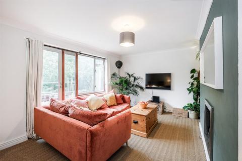 2 bedroom flat for sale, Buxton House, Buxton Drive, Snaresbrook