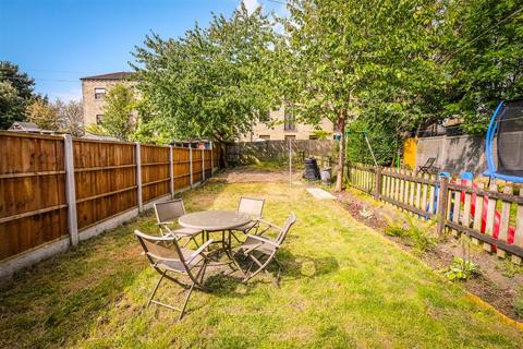 2 bedroom terraced house for sale, Luck Lane, Huddersfield, HD3