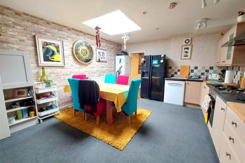 3 bedroom end of terrace house for sale, Sutton Road, Kidderminster