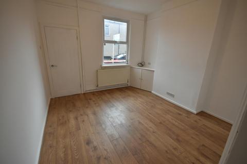 2 bedroom terraced house to rent, Barons Road, Wrexham, LL13