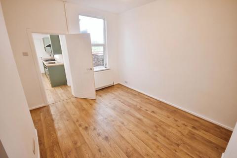 2 bedroom terraced house to rent, Barons Road, Wrexham, LL13