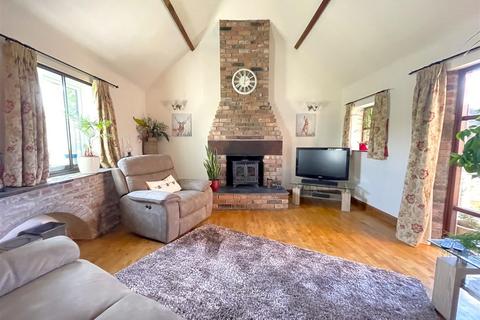 2 bedroom barn conversion for sale, Main Street, Shelton