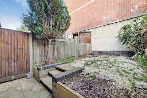 2 bedroom terraced house to rent, Hanover Avenue, West Silvertown, E16 1SD