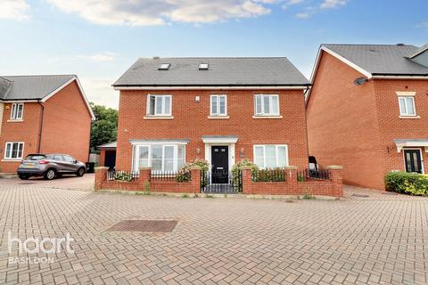 4 bedroom detached house for sale, Reeds Close, Basildon