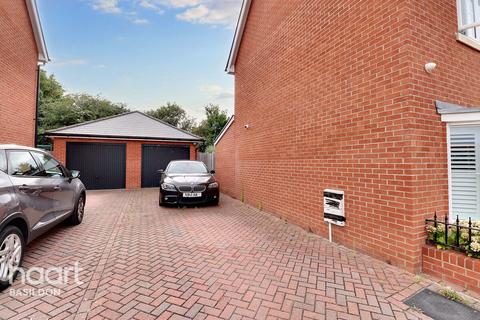 4 bedroom detached house for sale, Reeds Close, Basildon