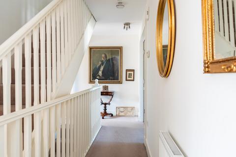 8 Burnbrae Grove, Edinburgh, EH12 8BF