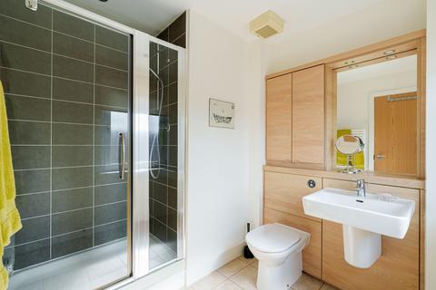 8 Burnbrae Grove, Edinburgh, EH12 8BF